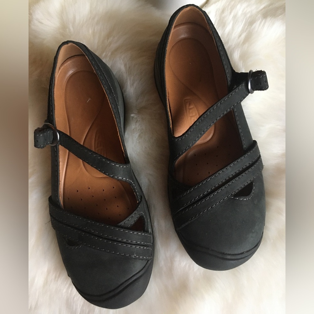 KEEN MARY JANE STYLE WOMEN SHOES SIZE 8.5 W